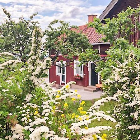Cozy Home In Raettvik With Kitchen Exterior foto