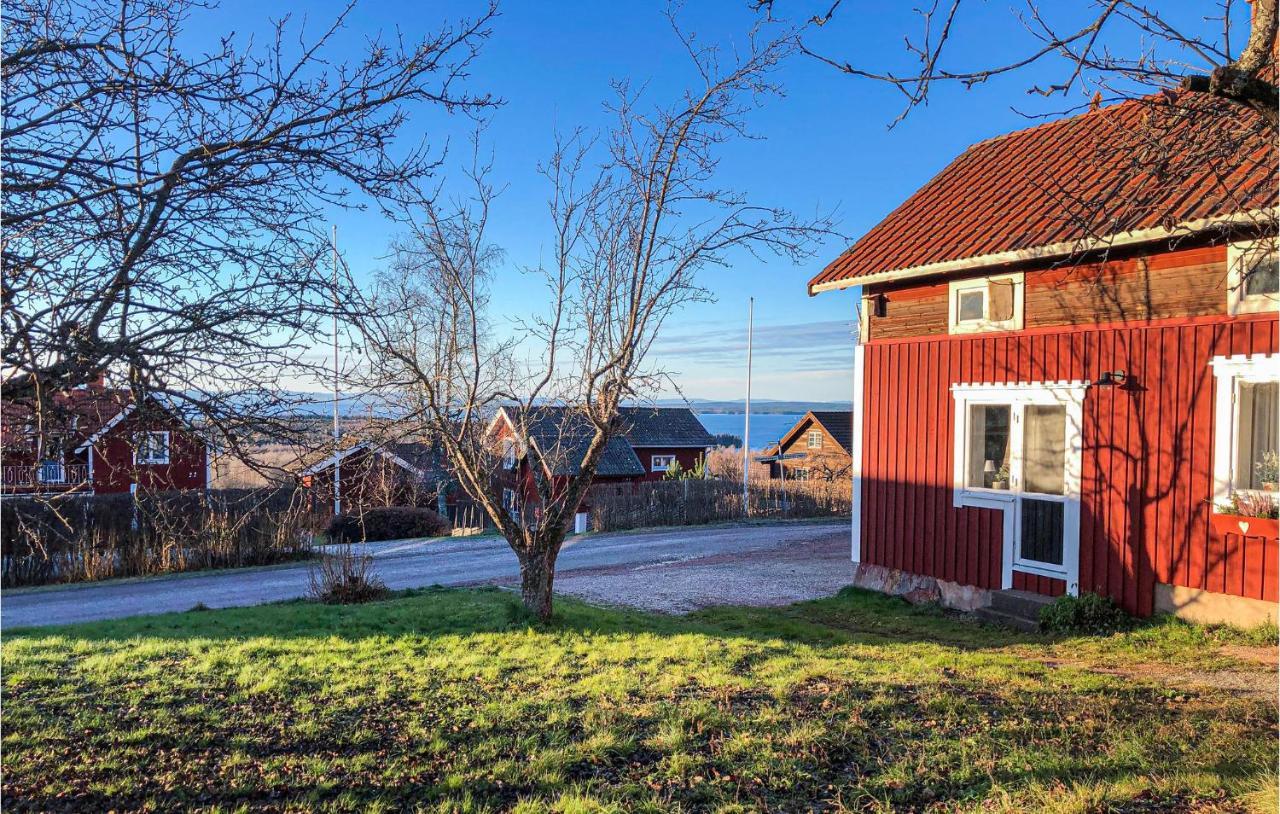 Cozy Home In Raettvik With Kitchen Exterior foto