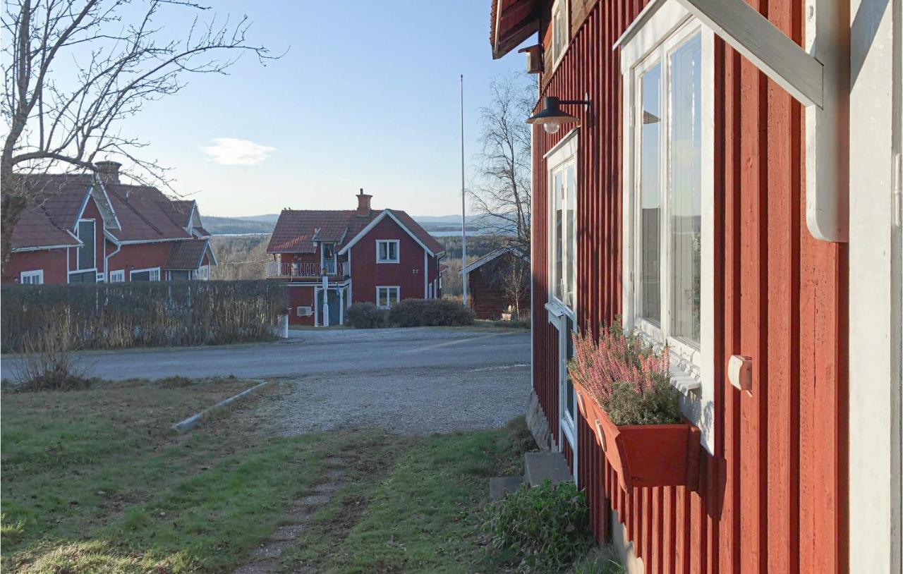 Cozy Home In Raettvik With Kitchen Exterior foto