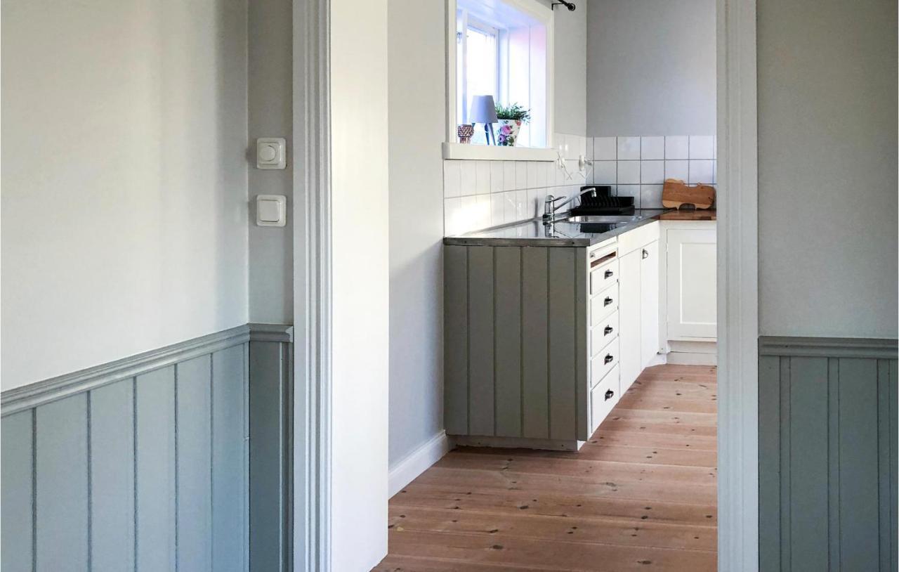 Cozy Home In Raettvik With Kitchen Exterior foto