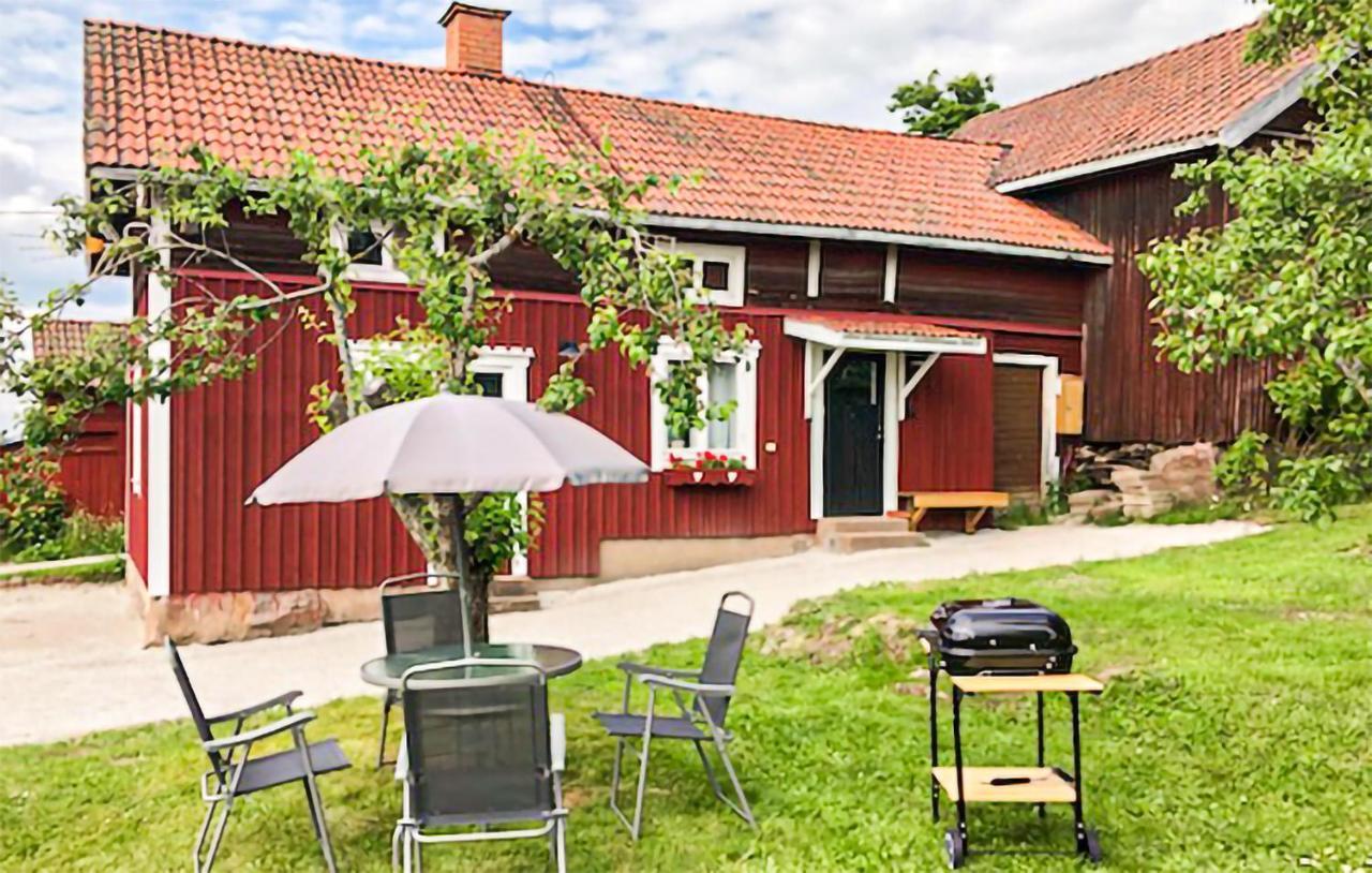 Cozy Home In Raettvik With Kitchen Exterior foto